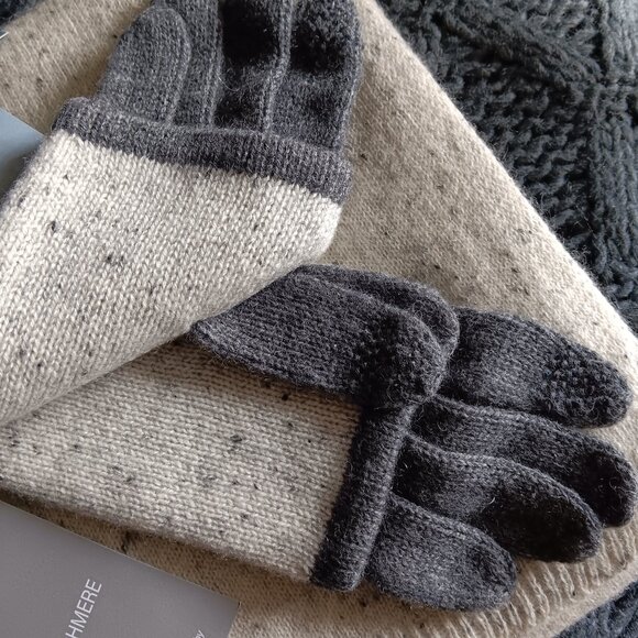 Hannah Rose speckled cashmere scarf and 4-ply texting gloves set - Picture 2 of 4